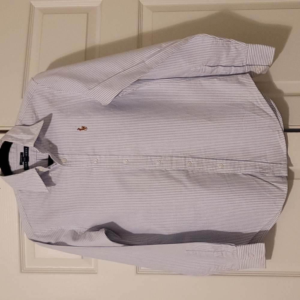 Ralph Lauren Women's Classic Fit  Long Sleeve button down Size 4